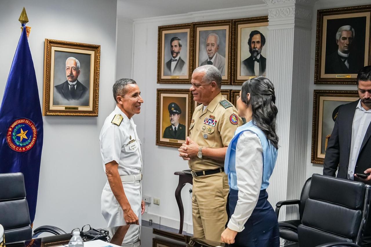 Ministro de Defensa turista El Salvador para reforzar cooperación sinalagmático