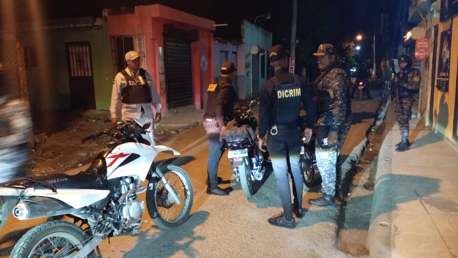 Varios detenidos y desmantelados puntos de droga en Villa Raja