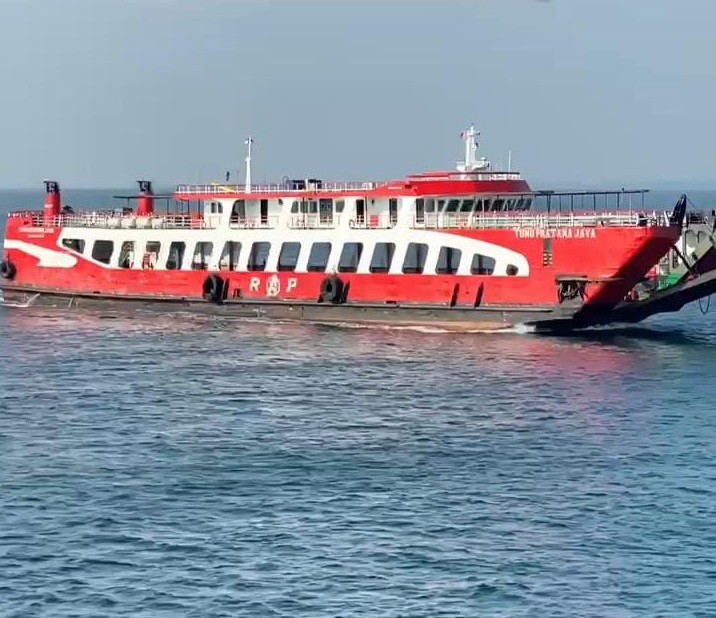 Al menos 61 desaparecidos tras desmoronamiento de barco cerca de la turística isla de Bali, Indonesia