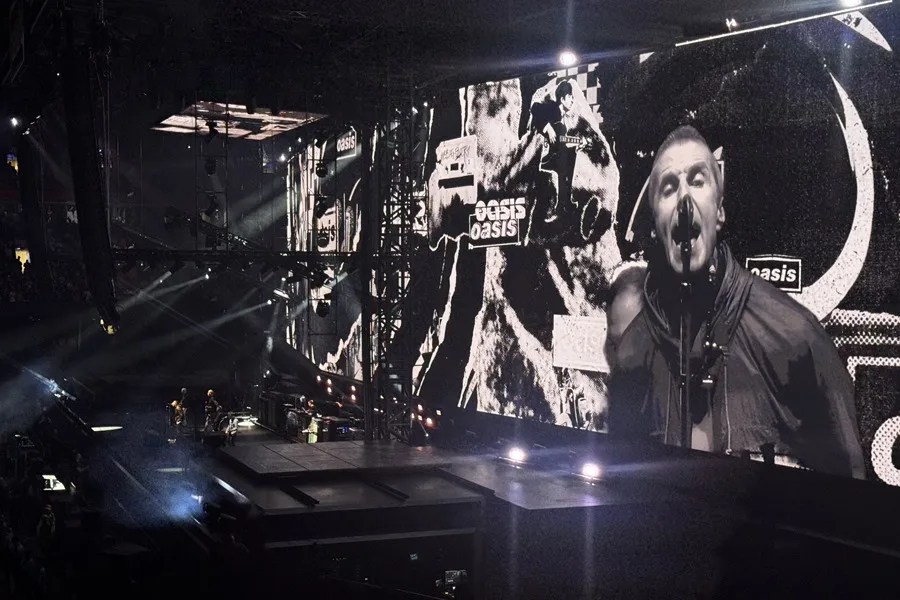 Oasis extiende su letrero e inicia su excursión mundial con un concierto supersónico en Cardiff