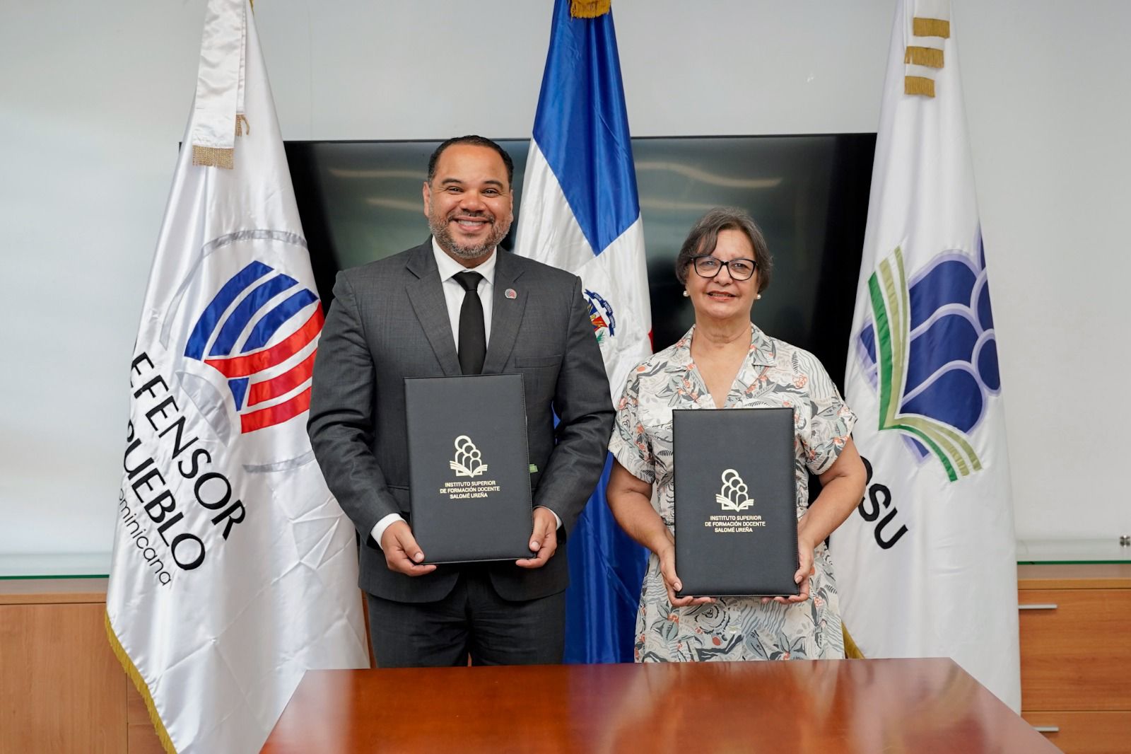 Defensor del Pueblo e ISFODOSU firman convenio para promover educación y ciudadanía responsable