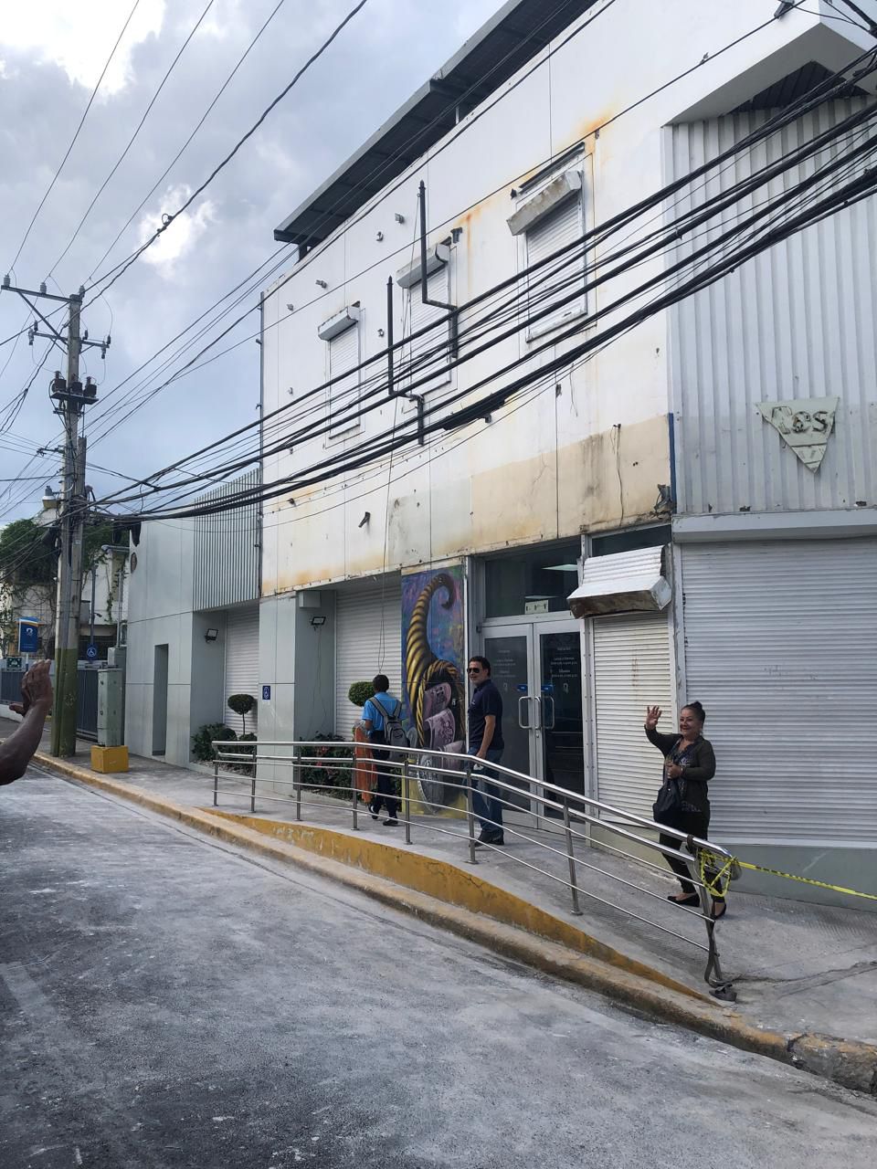 Banreservas reanuda operaciones en Salcedo tras desplome parcial de frontispicio