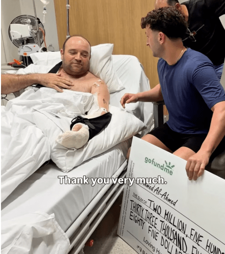 Hombre que desarmó terrorista durante festival hebreo recibe cheque de 1.650.000 dólares