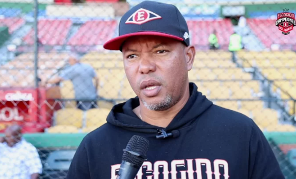 Ramón Santiago confirma a Travis Lakins como abridor del Esparcimiento 4 de la Serie Final