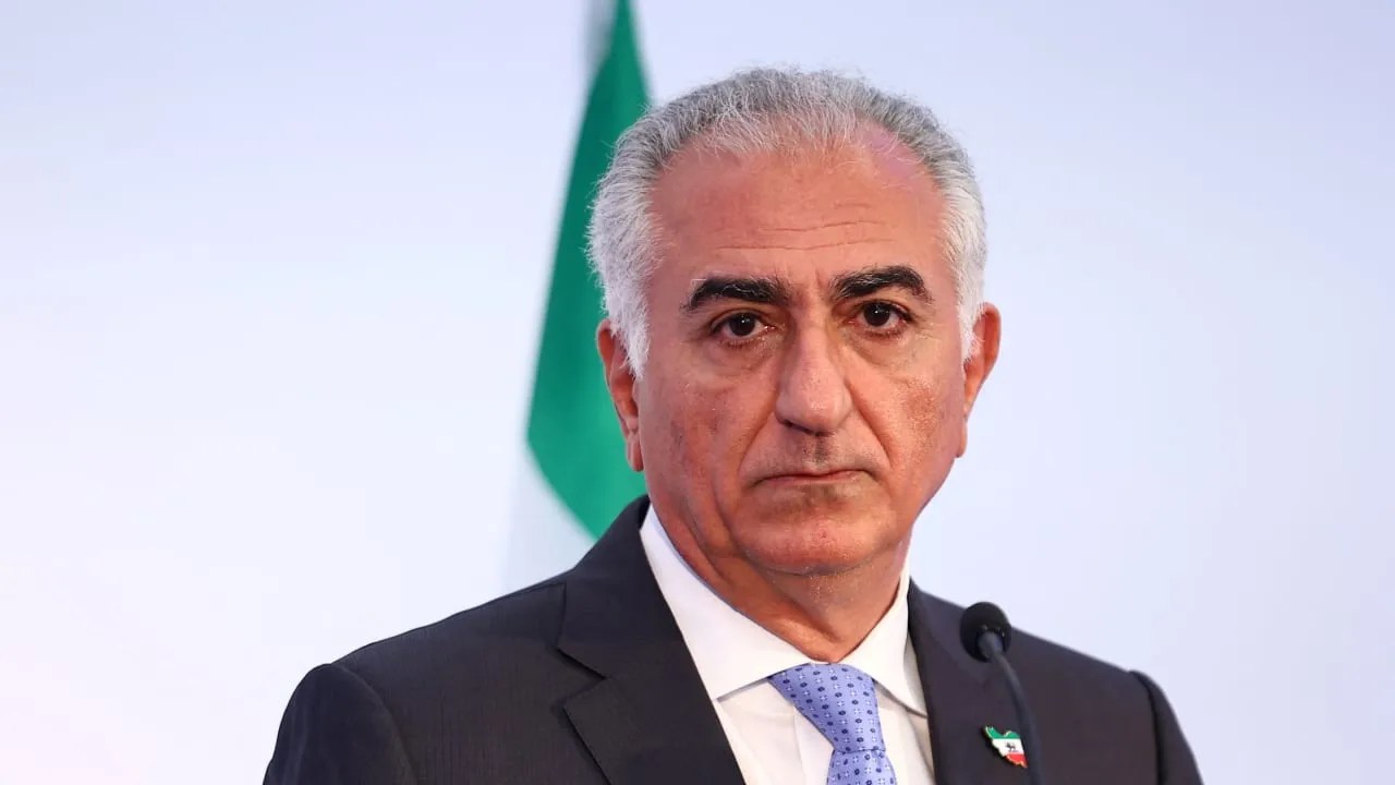 Hijo del postrero Reza Pahlaví pira a retornar a las calles y califica ataque de EE. UU. e Israel como “intervención humanitaria”