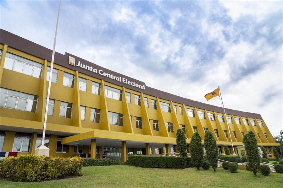 JCE continúa este lunes entrega de nueva cédula a autoridades de partidos y agrupaciones políticas