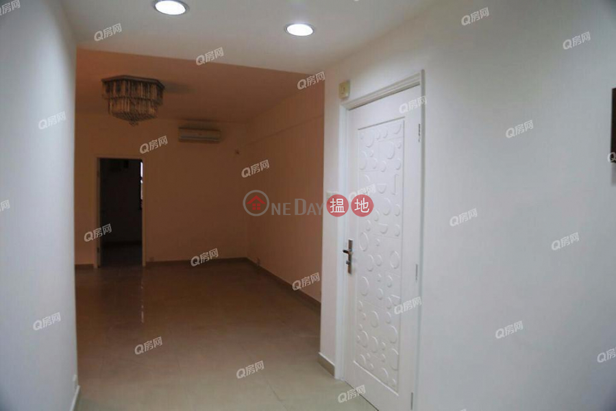 La Salle Building 3 bedroom Mid Floor Flat for Sale La Salle