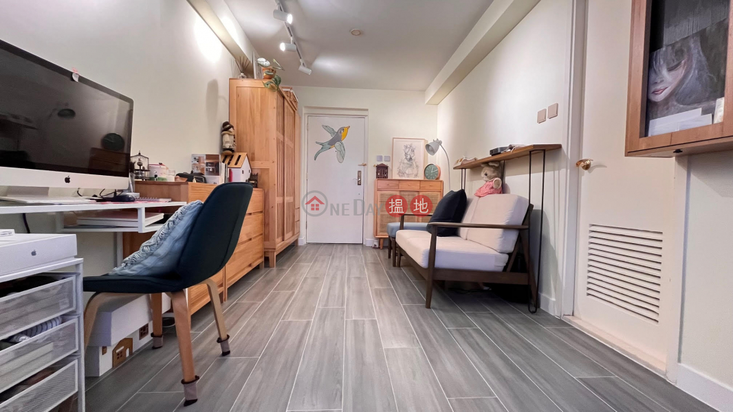 A stylish, lowrise studio apartment with a private roof top Notting