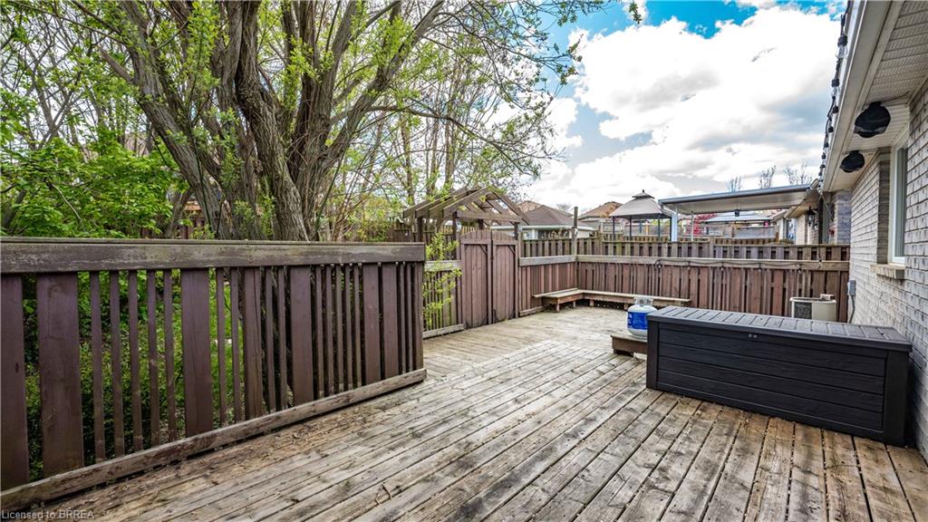 37 MCGUINESS Drive, Brantford, Ontario N3T 6M6 Nadene Aasla
