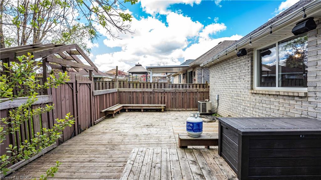 37 MCGUINESS Drive, Brantford, Ontario N3T 6M6 Nadene Aasla