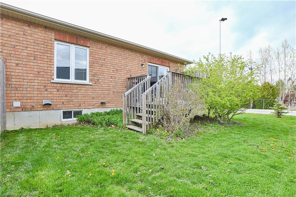 54 GARDEN Avenue 8, Brantford, Ontario N3S 0A1 Nadene Aasla