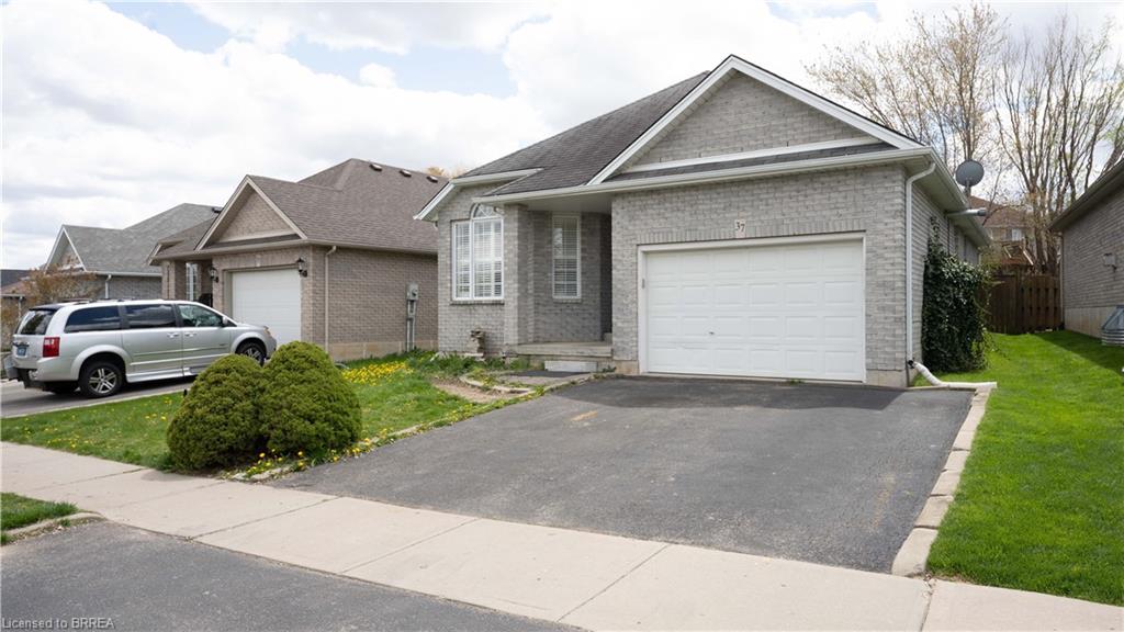 37 MCGUINESS Drive, Brantford, Ontario N3T 6M6 Nadene Aasla