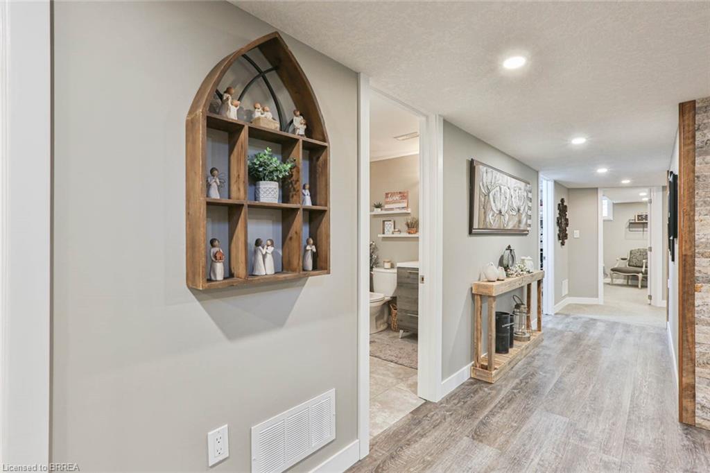 59 TUTELA HEIGHTS Road, Brantford, Ontario N3T 1A4 Nadene Aasla