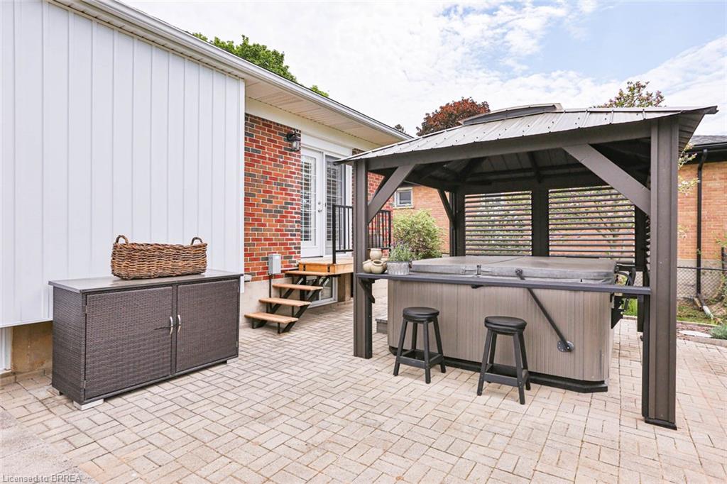 59 TUTELA HEIGHTS Road, Brantford, Ontario N3T 1A4 Nadene Aasla