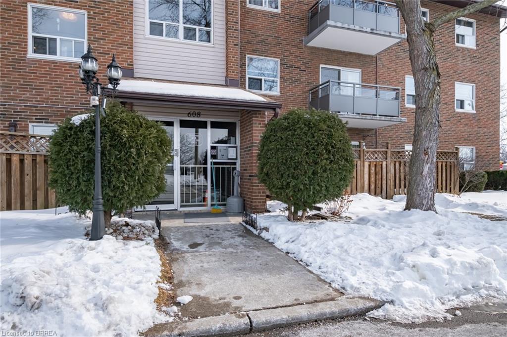 Real estate professional in the Brantford Area Nadene Aasla Realtor