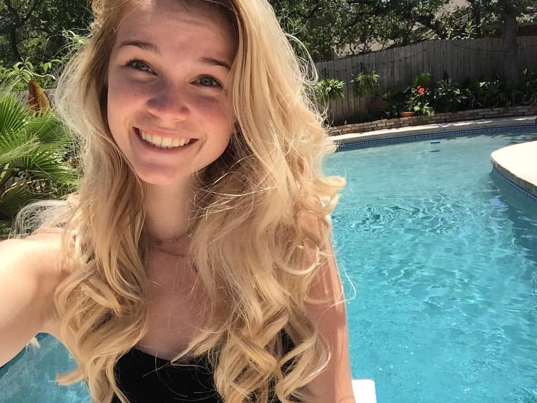 10 Of The Hottest Female Twitch Streamers Naibuzz