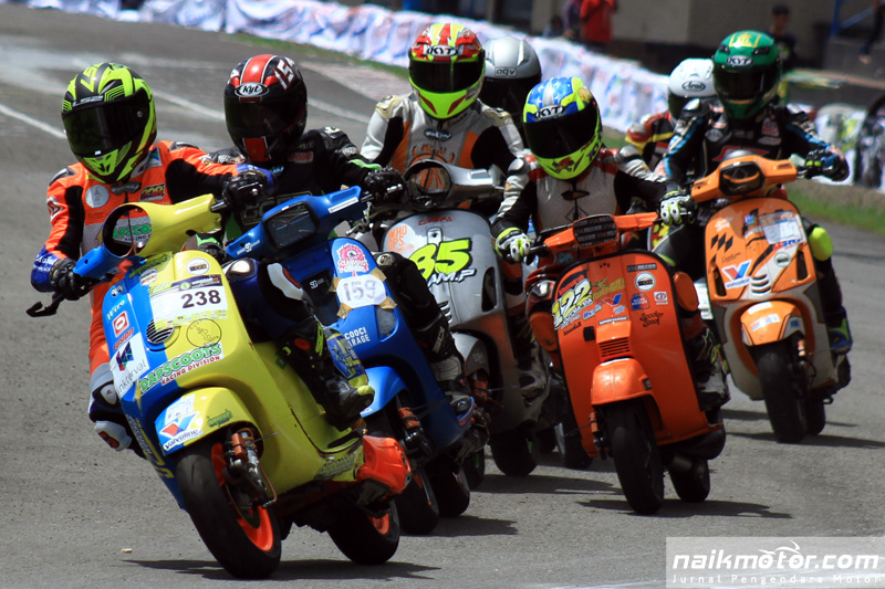 Konsistensi Dapscoots Hasilkan 18 Piala Selama Musim Balap Vespa