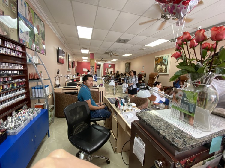 Nail Connect D’ Amour Nails Cần nhiều thợ nails , tiệm rất busy