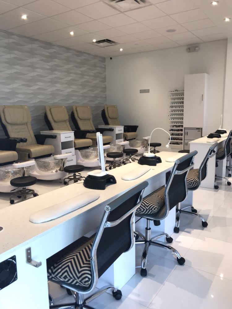 Nail Connect toi spa CẦN THỢ GẤP và Receptionist/ nail techs needed