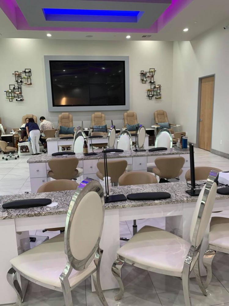 Nail Connect Aura Nail Bar Cần Thợ Nail, Part Time, Full Time. Đảm