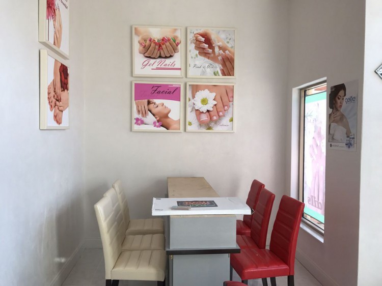 Nail Connect valencia nails spa Cần nhiều thợ và chân tay nước