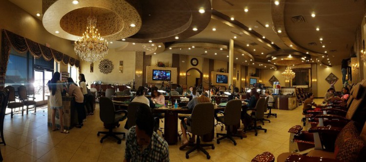 Nail Connect Deluxe Nails & Spa Cần nhiều thợ bột và chân tay nước