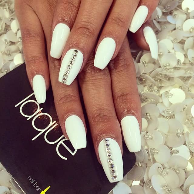 30 Graceful White Coffin Nails That Are Totally Edgy