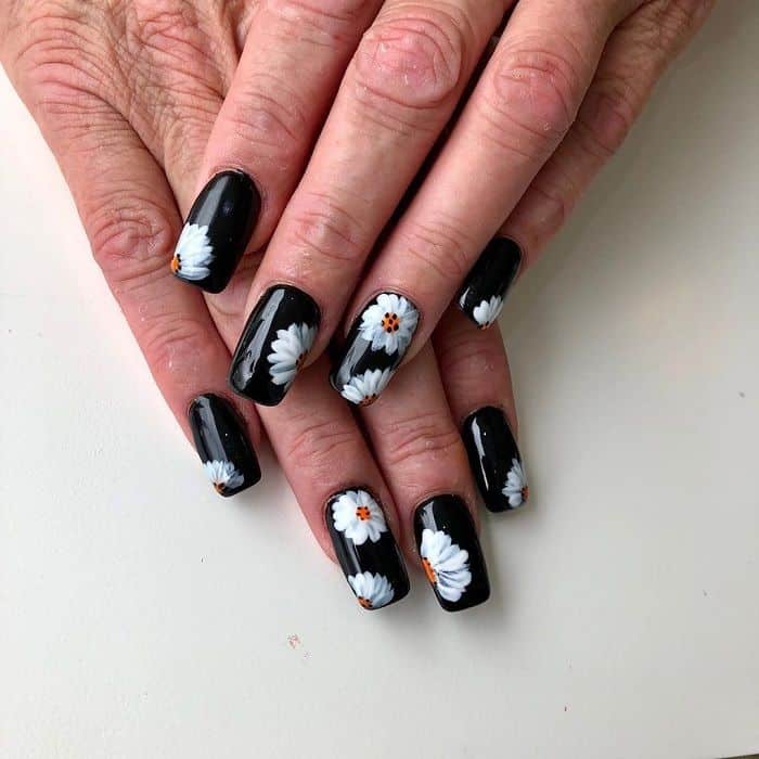 25 Epic Daisy Nail Arts You'll Definitely Love NailDesignCode