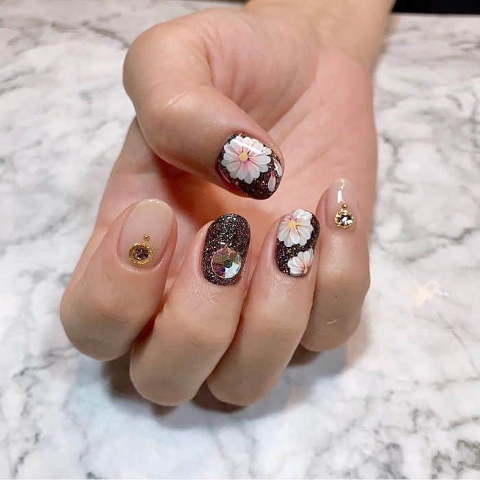 25 Epic Daisy Nail Arts You'll Definitely Love NailDesignCode