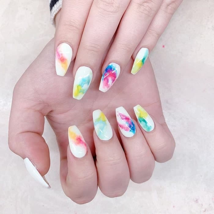 30 Graceful White Coffin Nails That Are Totally Edgy