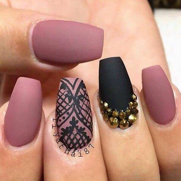 6 Best Nail Shapes for Chubby Fingers to Flatter The Fatties