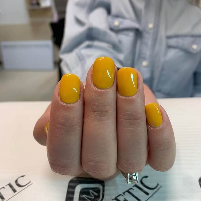 52 Bright Yellow Nail Designs for the Playful Hearts