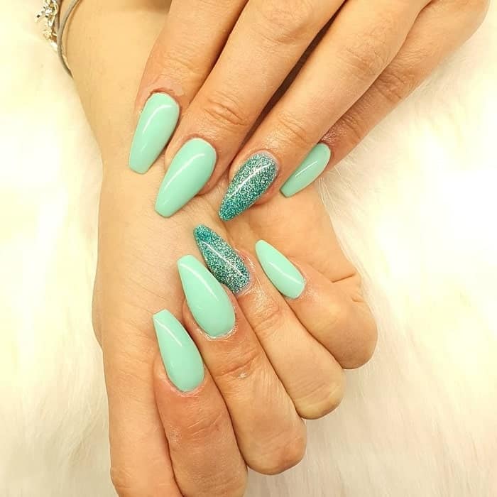 8 Stunning Looks With Green Acrylic Nails NailDesignCode