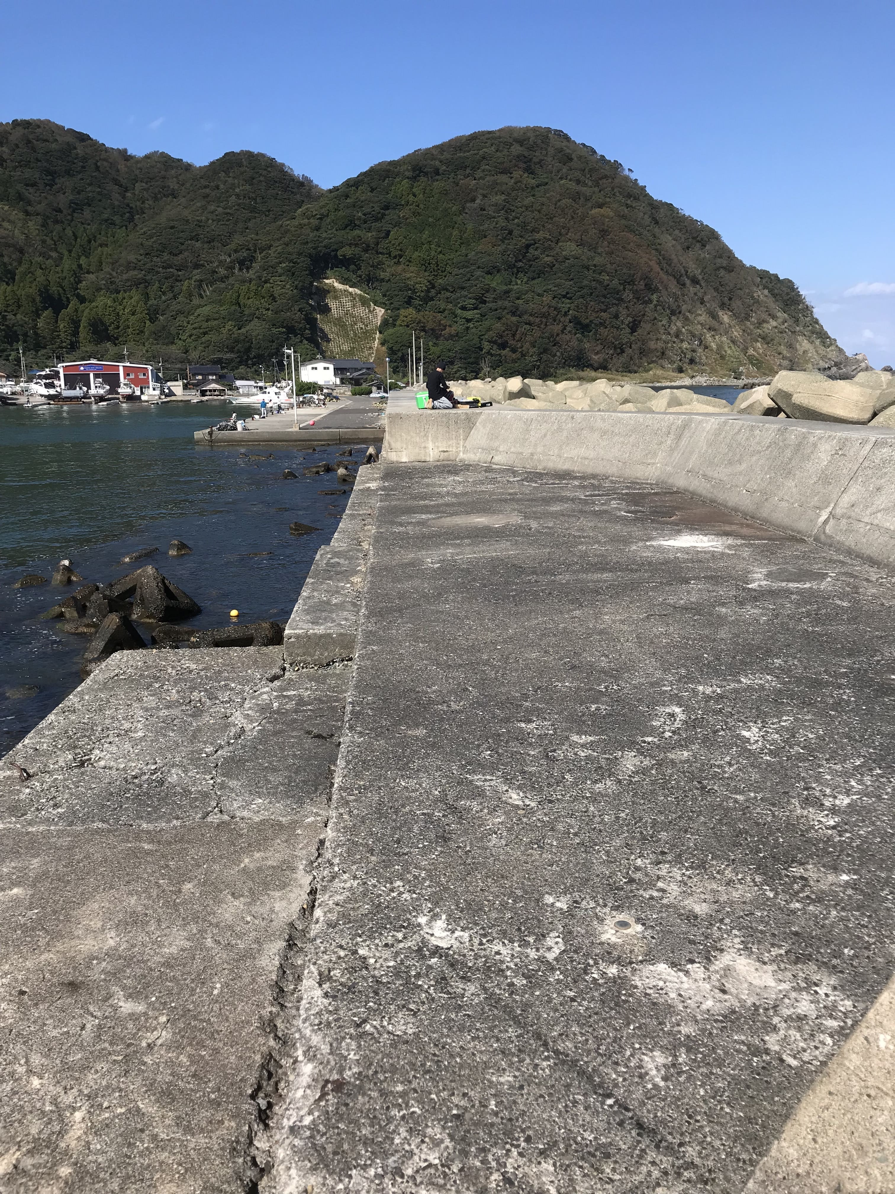 早瀬漁港（マリンポート美浜）の釣り場紹介（福井県敦賀）のんびり大堤防でエギングとキス釣り ヒラマサとアオリイカを求めて