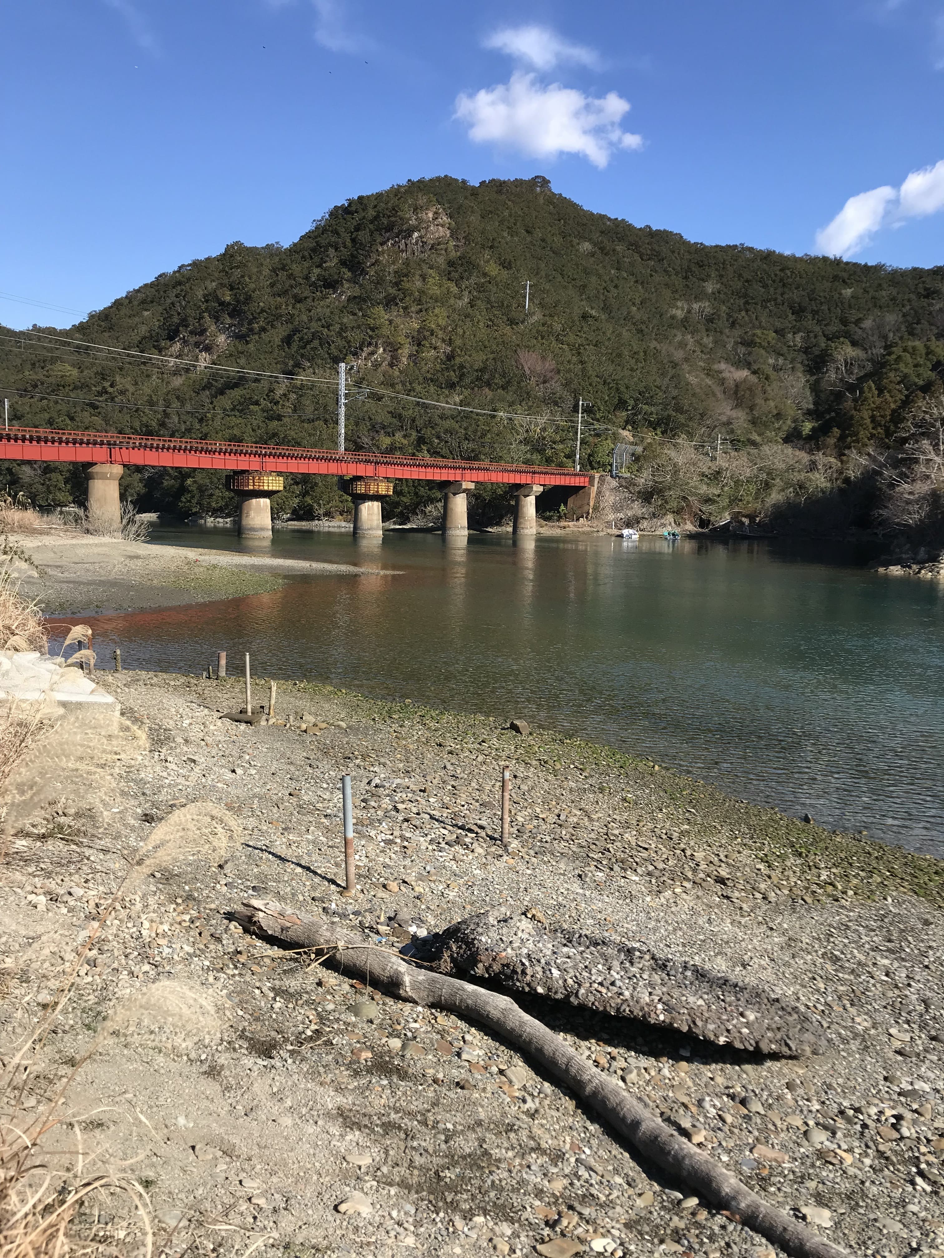 湯川海水浴場河口部の釣り場紹介、和歌山県南紀那智勝浦の河口部でチニングとシーバスにオススメの釣り場 ヒラマサとアオリイカを求めて