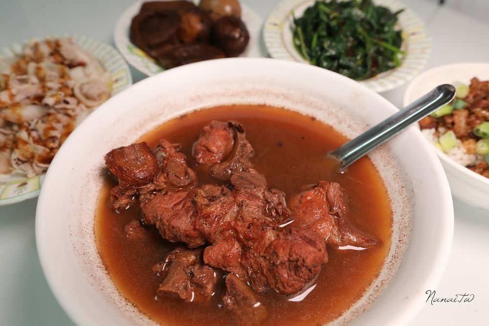 台中北屯區》冬令進補,骨碎補藥燉排骨(太原路美食)