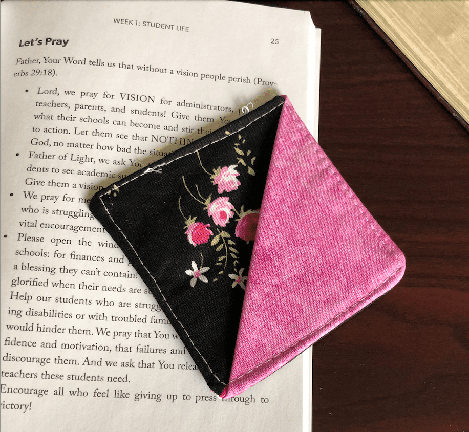Easy corner bookmark 15minute sewing tutorial Nana Sews