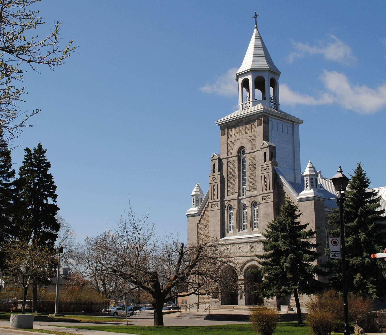 Real estate in SaintLéonard (Montréal) Nancy Forlini Team