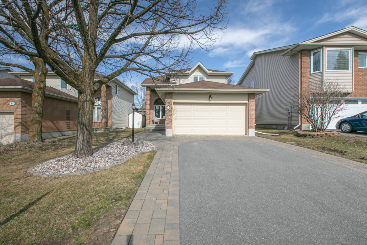 15 Stable Way, Bridlewood 629,900 Kanata RealEstate Agent Nancy