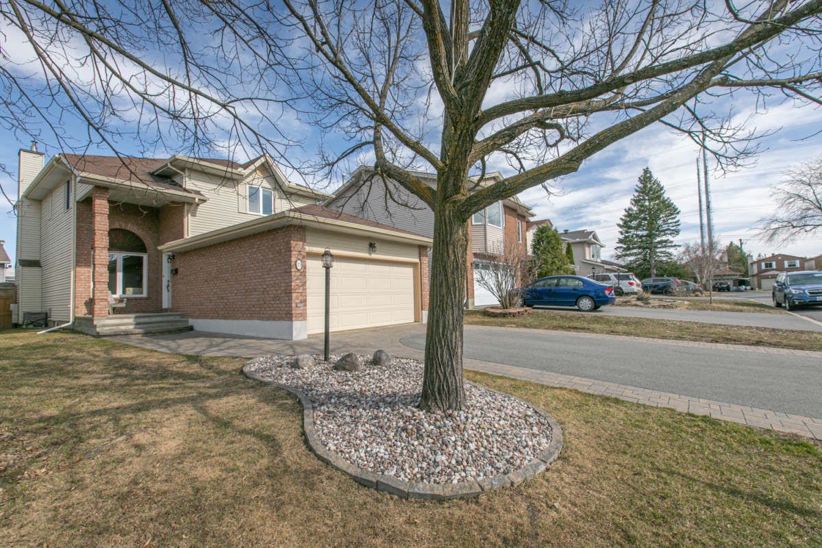 15 Stable Way, Bridlewood 629,900 Kanata RealEstate Agent Nancy