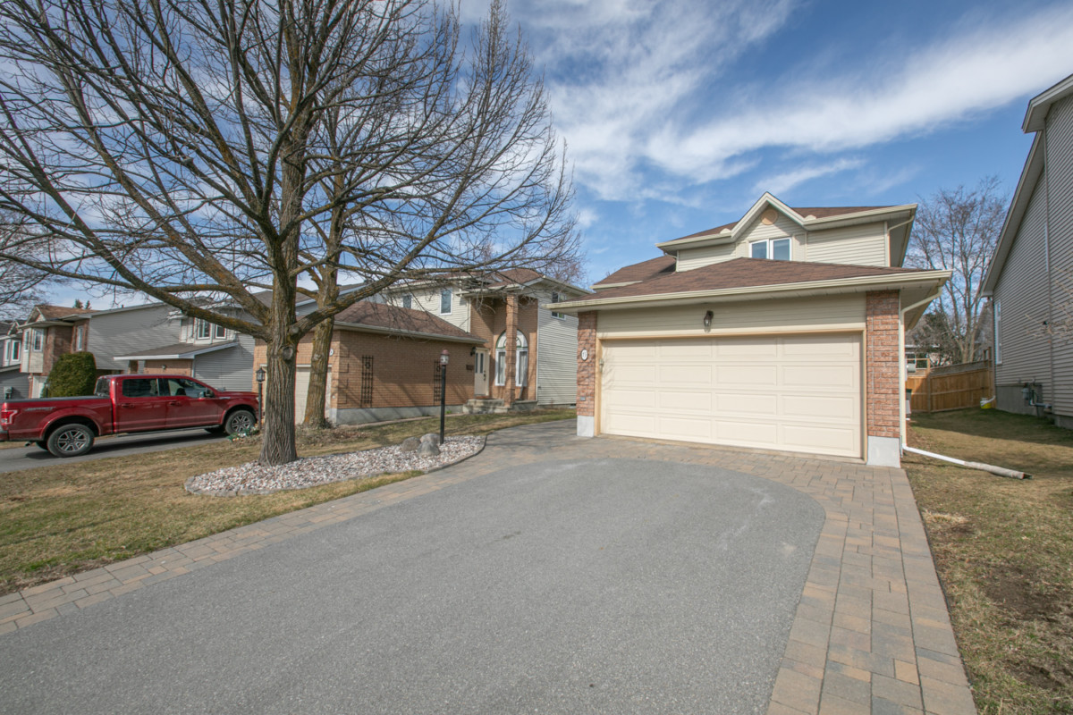 15 Stable Way, Bridlewood 629,900 Kanata RealEstate Agent Nancy