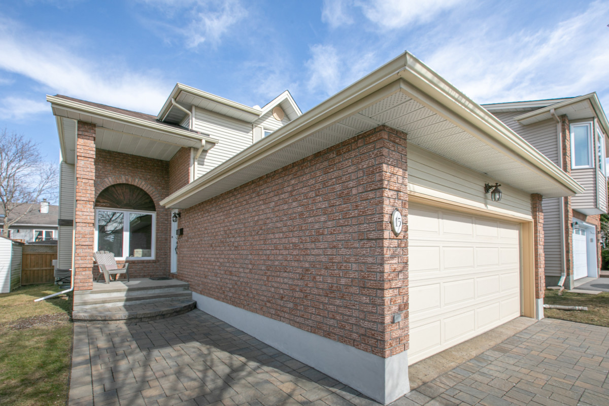 15 Stable Way, Bridlewood 629,900 Kanata RealEstate Agent Nancy