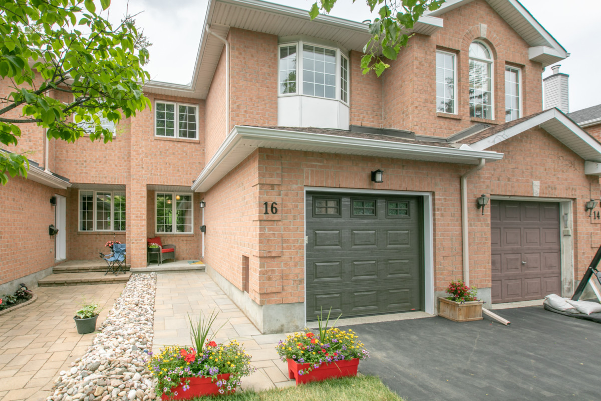 16 Cohen Avenue, Katimavik Kanata RealEstate Agent Nancy Wright Team