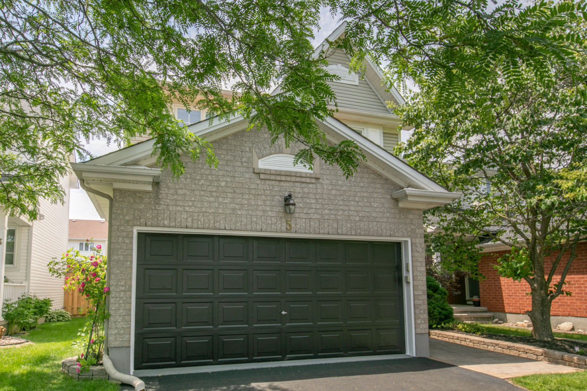 5 Mattawa Crescent, Bridlewood Kanata RealEstate Agent Nancy