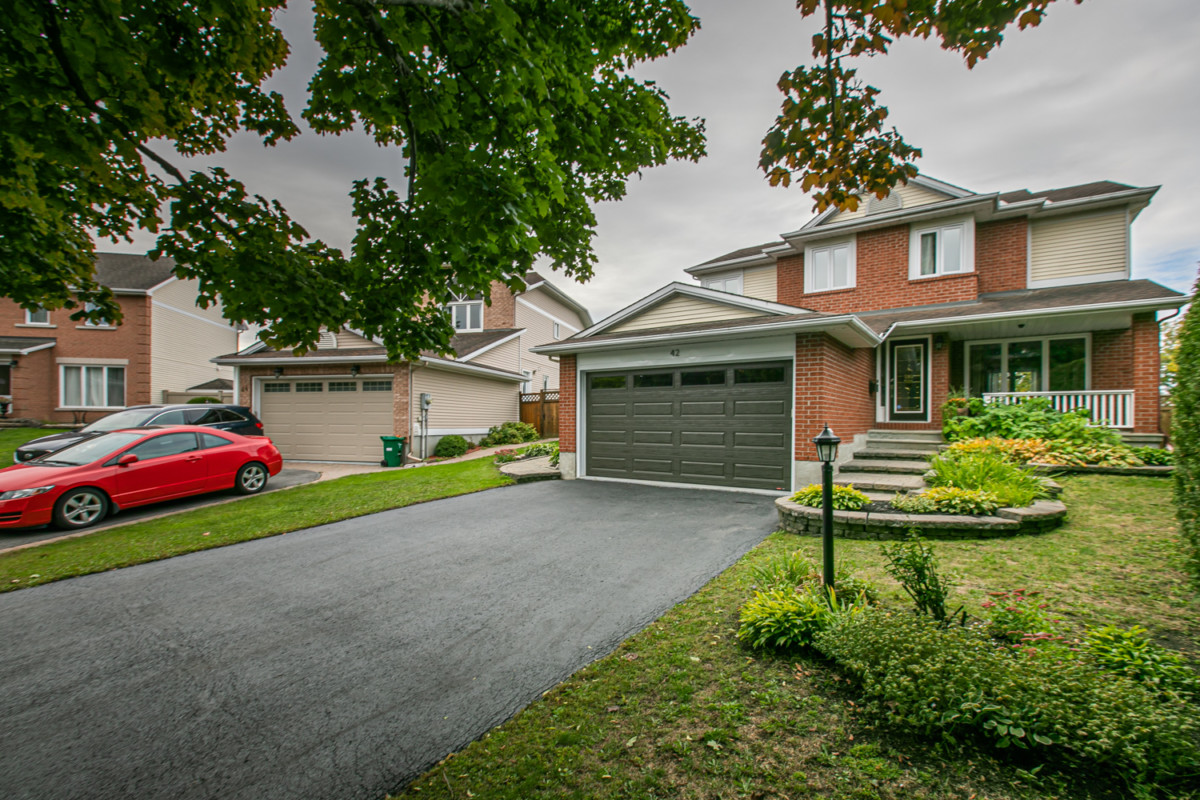 42 Fernbrook Place, Emerald Meadows Kanata RealEstate Agent Nancy
