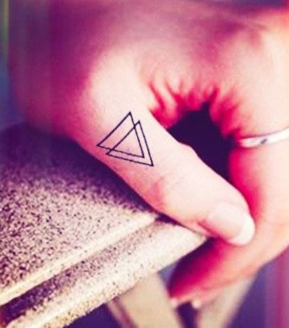 Tatuaggio Triangolo: Significato Ed Esempi Di Dove Farlo - Nanotec2009 641_x_564_jpg