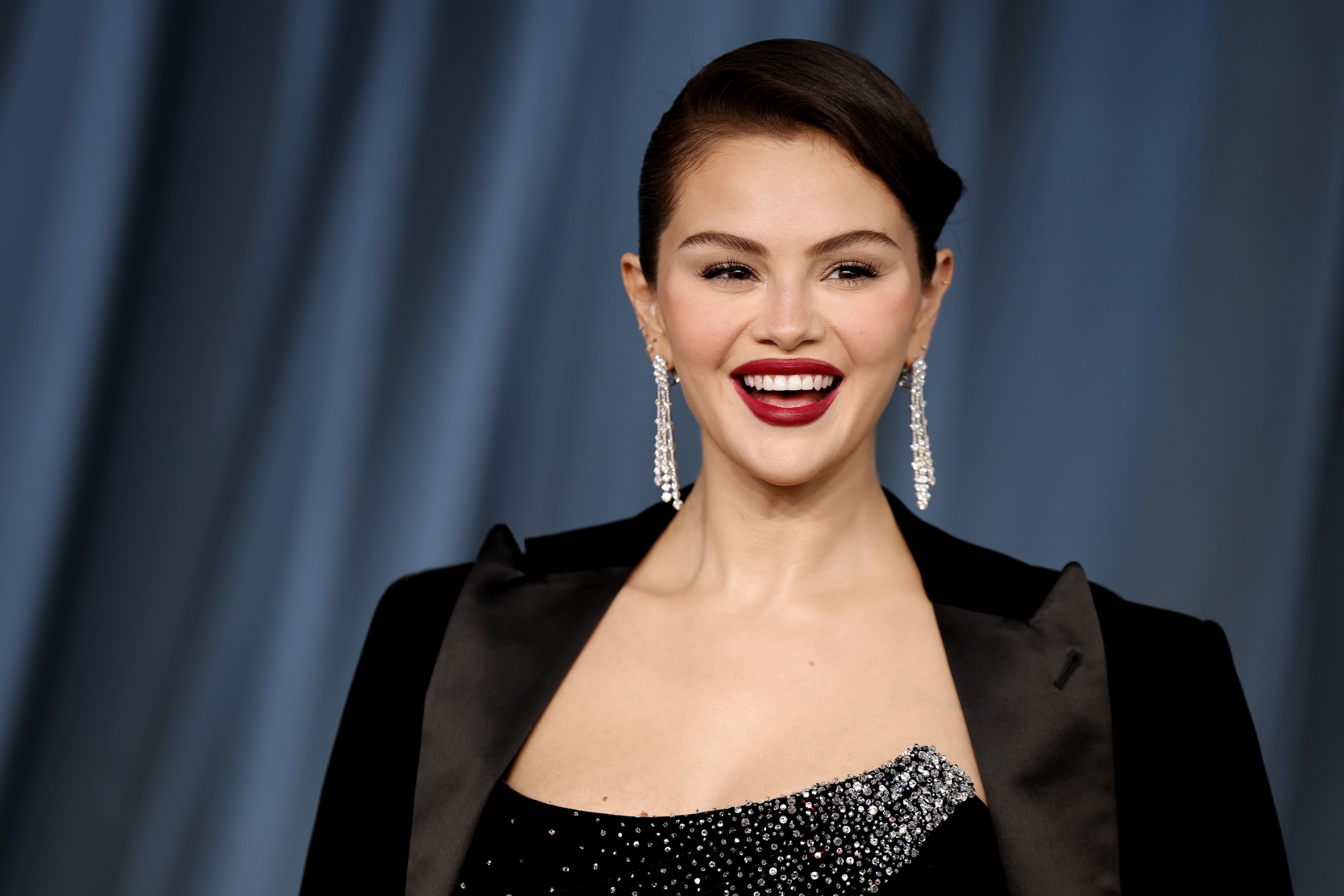 Selena Gomez Qualification