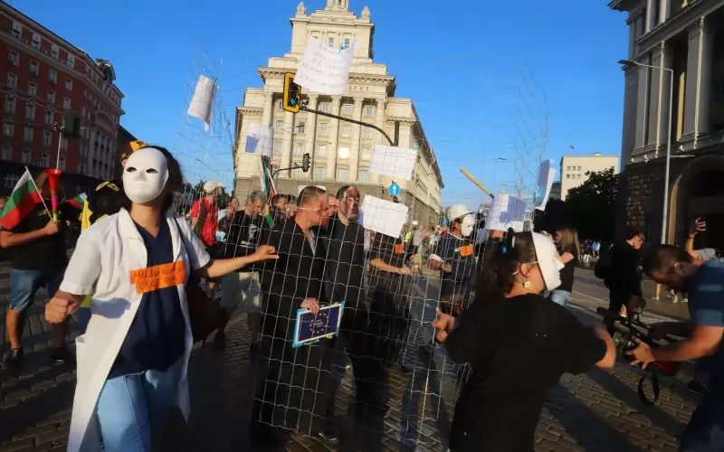 Роди се нова партия! Зелени рекетьори, милионери и маргинали се прегърнаха