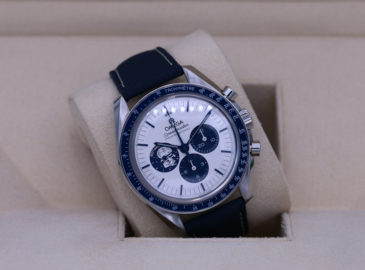 Omega Speedmaster Silver Snoopy Award 50th 310.32.42.50.02.001 Unworn