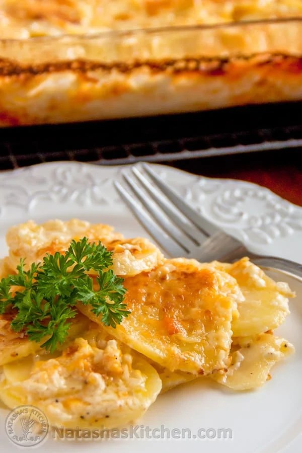 Easy Au Gratin Scalloped Potatoes Recipe Natasha's Kitchen